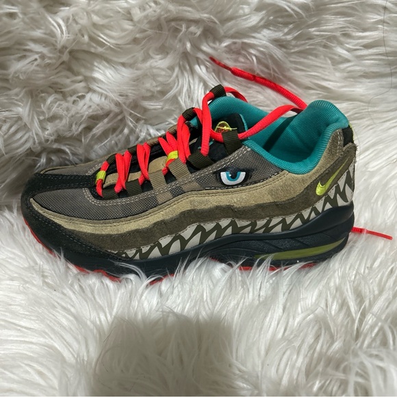 Nike air max 95 monster dinosaurs youth logo Sz 6Y - Picture 2 of 9